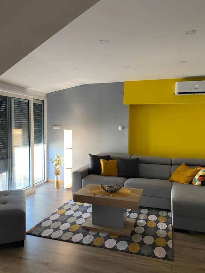Iris Apartment *